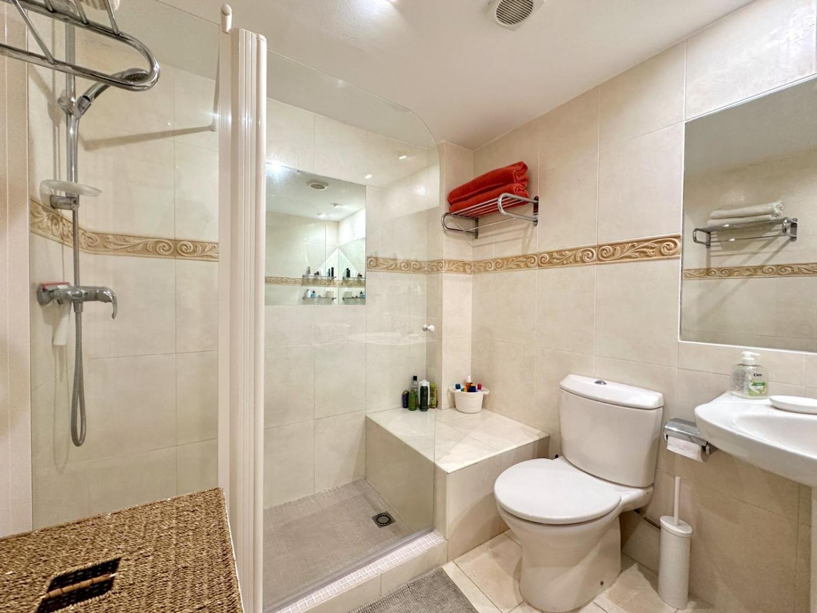 Modern 2 Bedroom In Apartamento
